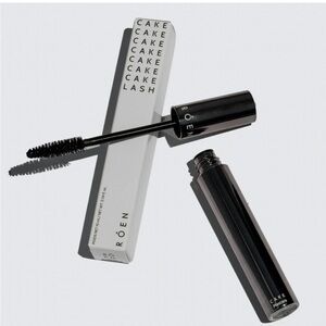 Roen Beauty Cake Mascara in Black